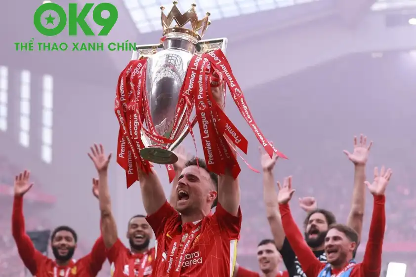 Jota rạng rỡ nâng cao danh hiệu Premier League lần thứ 20 của Liverpool (Ảnh: BBC)
